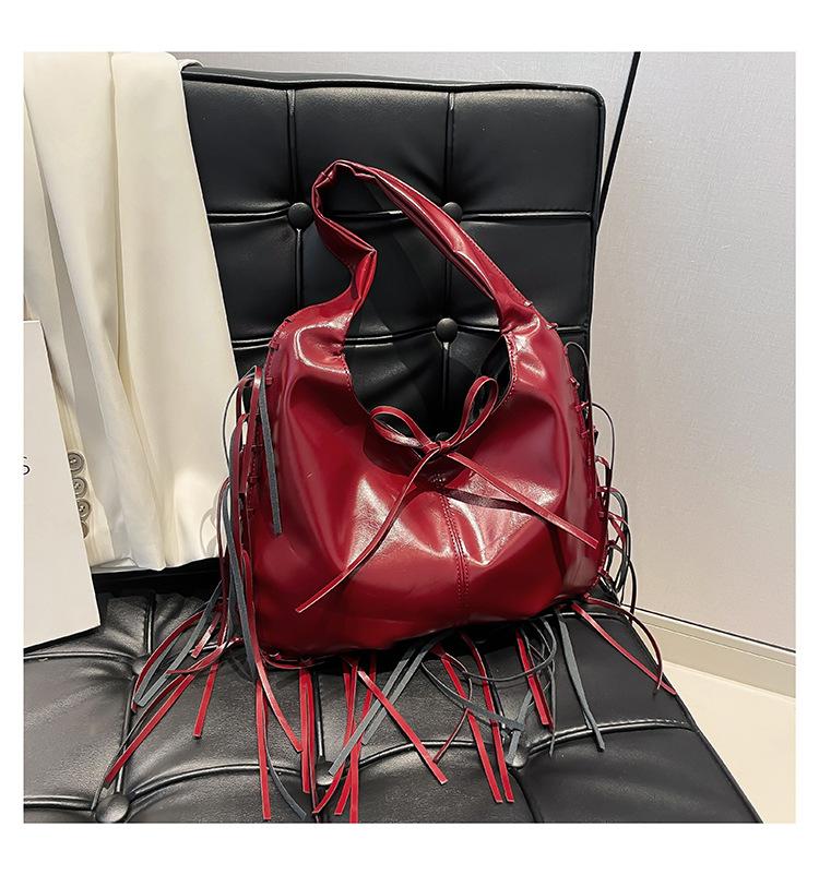 Retro bag women's large-capacity new autumn and winter niche shoulder underarm bag fringed tote bag