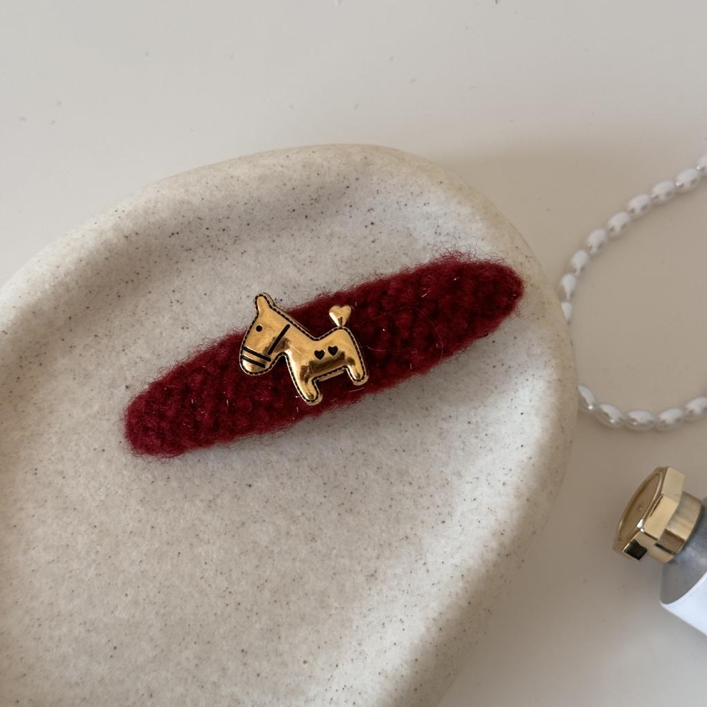 Little Horse Red Hairpin for Commuting, A Unique BB Hairpin with Fashionable and Stylish Design Elements.