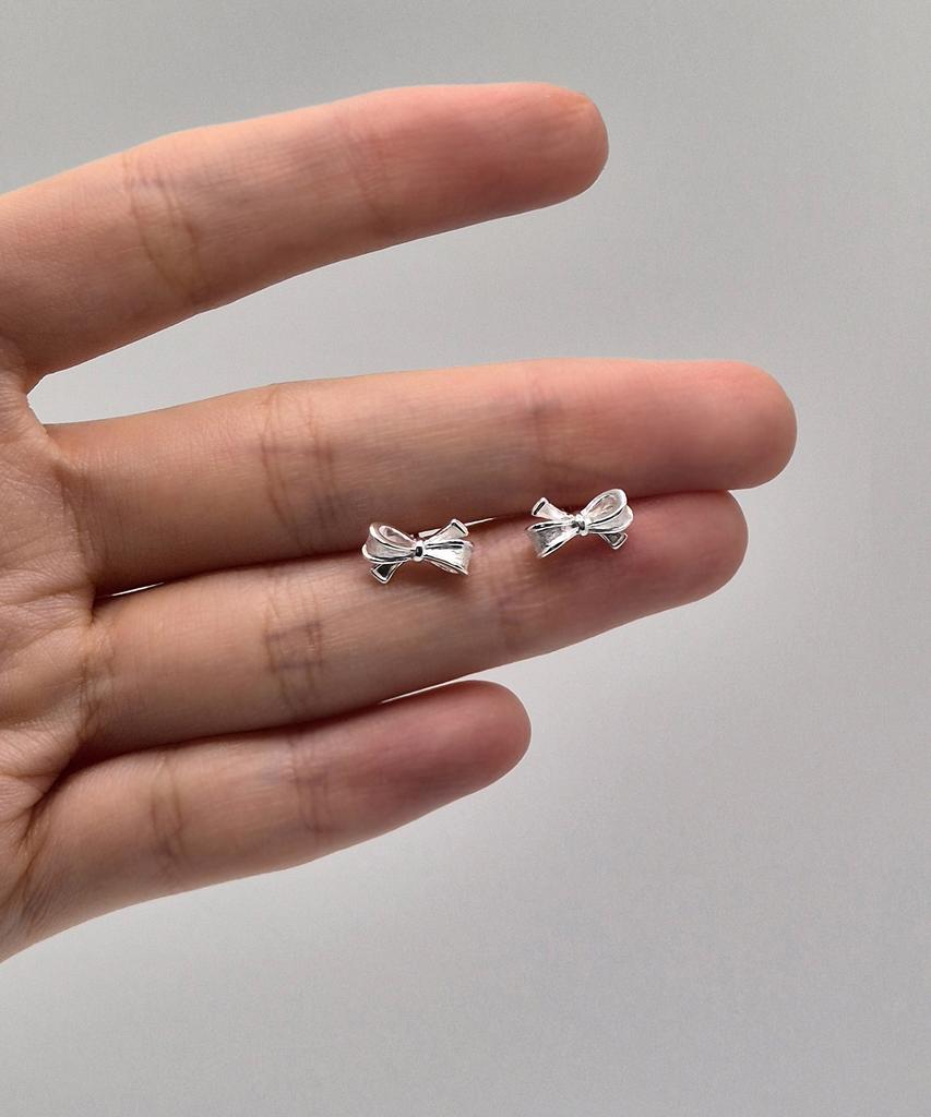 Poetryhaus Classy Ribbon Earrings