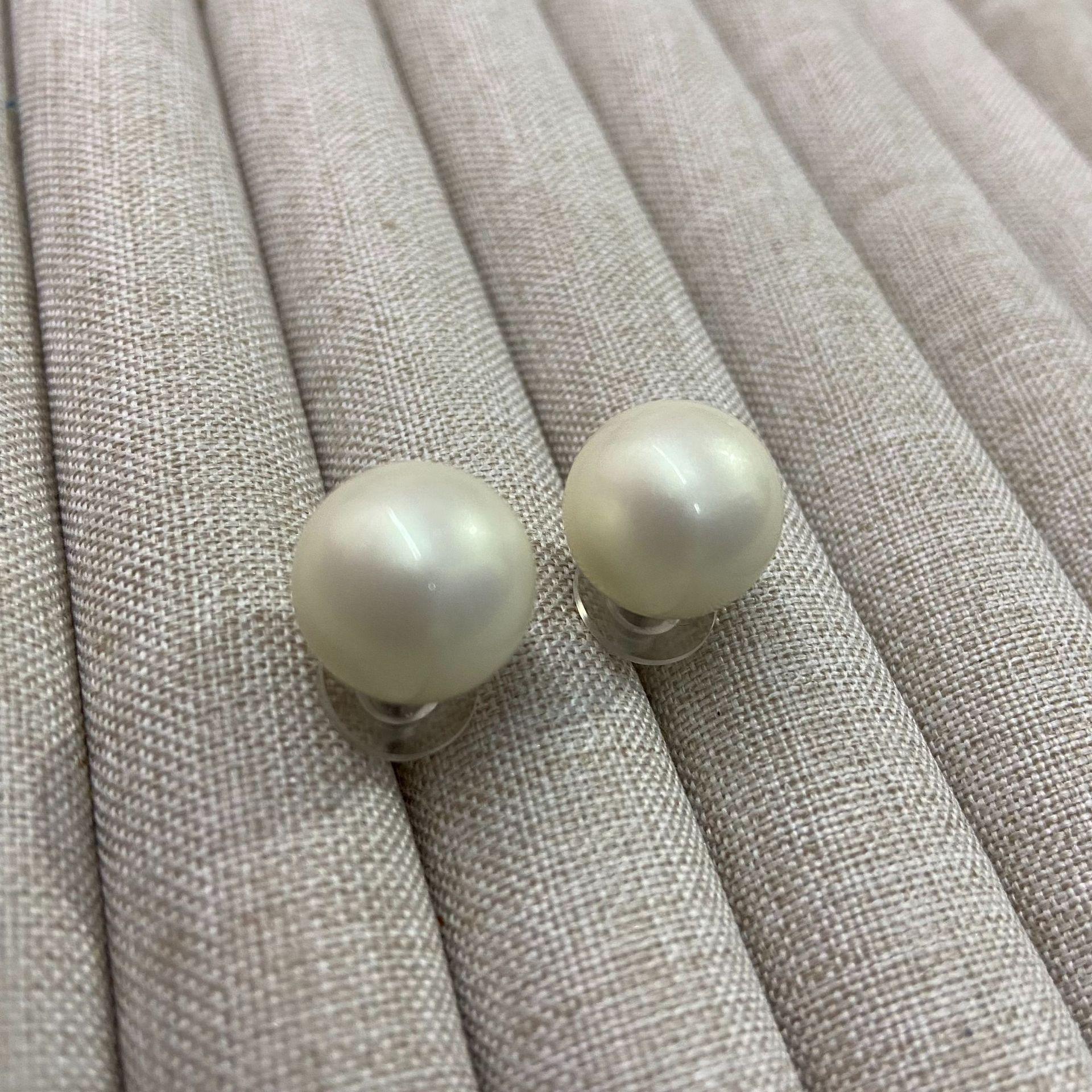 

Star Fan Bingbing Has The Same 14Mm Natural Shell Zhuao White Necklace, Which Is Not Easy To Peel Off And Is Round And Flawless. Women