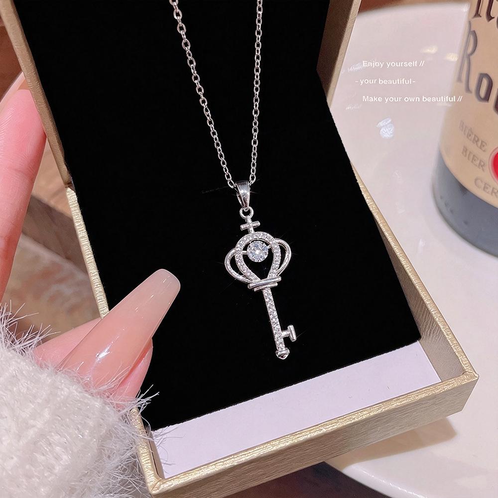 European Romantic Key Necklace: Micro-Paved Diamond Design, Light Luxury Clavicle Chain - Perfect Qixi Festival Gift