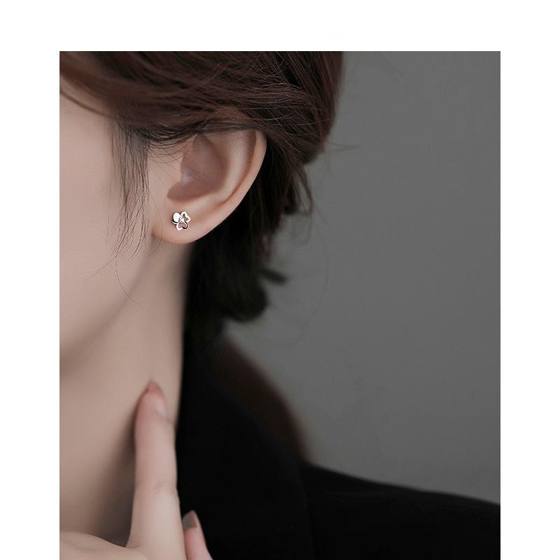 Clover Diamond Stud Earrings Women's New Trendy Earrings Light Luxury Niche High-end Temperament Earrings