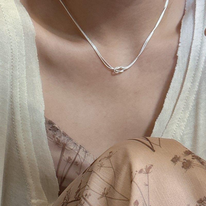 Korean Pearl Necklace: High-End Silver Clavicle Chain with Niche Design, Perfect for Light Luxury and Sweater Pendants.