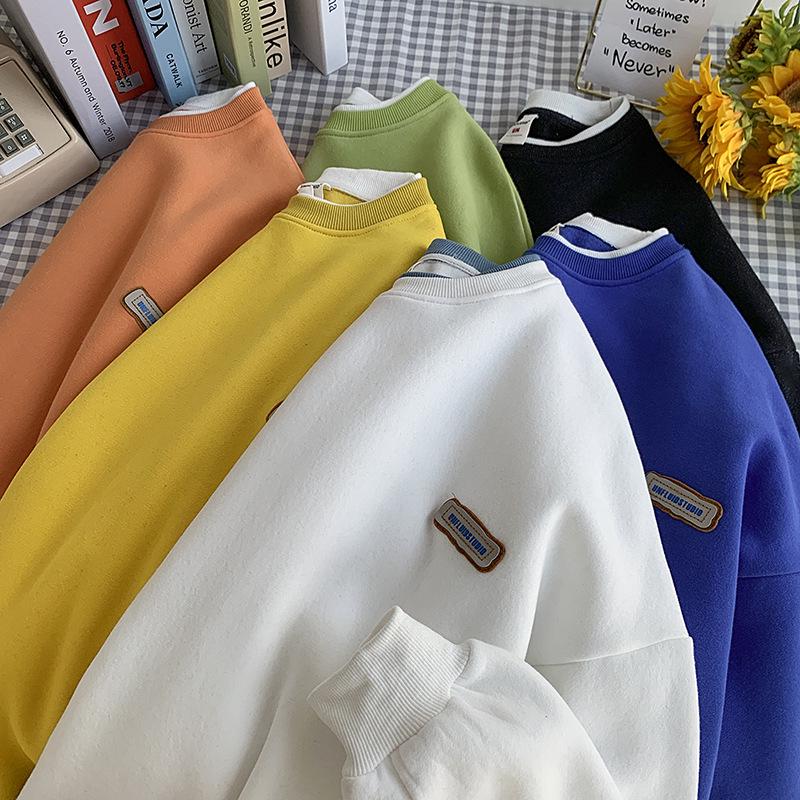 „Unisex Grünes Oversize Sweatshirt im Hong Kong Style – Frühlings-/Herbst-Zweiteiler-Look für Paare“