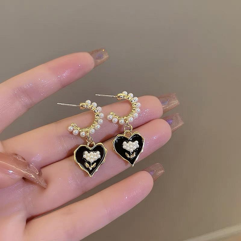 Fashion light luxury simple earrings women's silver light luxury high-end small earrings niche design trendy cool earrings