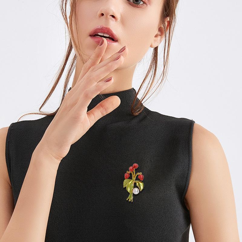 Cute Strawberry High-end Fashion Fruit Accessory Brooch