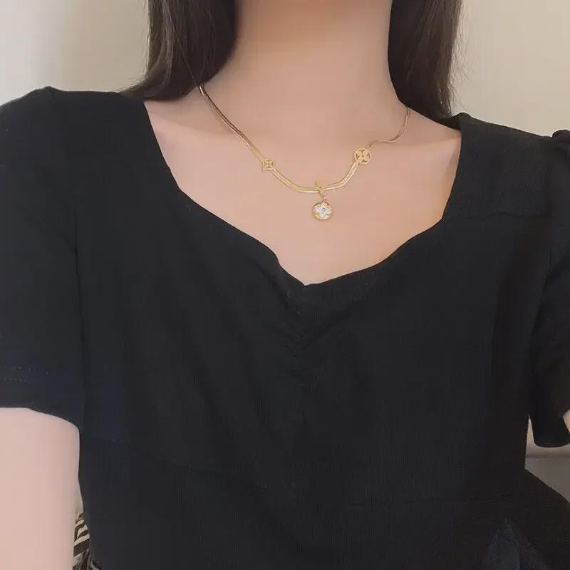 Naszyjnik z czterolistną koniczyną: Elegancki i stylowy design inspirowany Japonią i Koreą