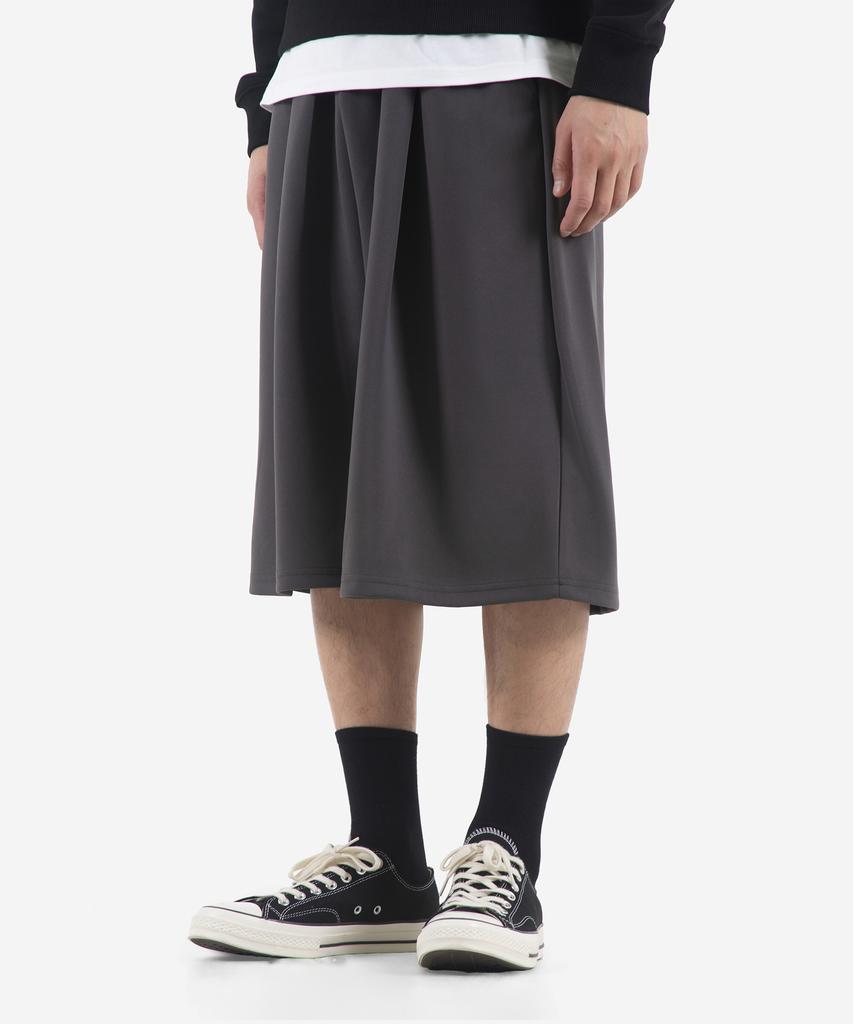 Beokeuldaun Comfort One-Pleat Long Wide Bermuda Sweatpants (Charcoal)