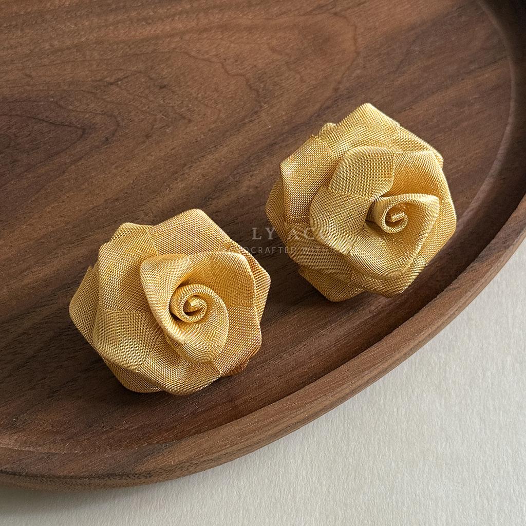 Handmade three-dimensional pleated fabric mesh rose stud earrings elegant and exquisite premium earrings daily commuter dress earrings