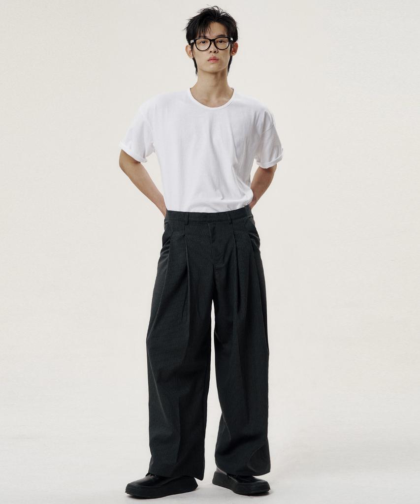 NOISE Stripe Double Pintuck Wide Slacks - Charcoal