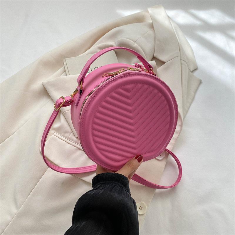 

Простая однотонная маленькая сумка женская 2025 осень и зима новая на плечо сумка-мессенджер текстурная маленькая круглая сумка тренд роза розовый