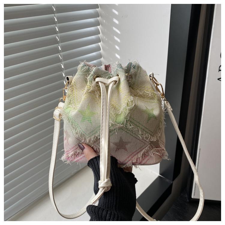 2025 Spring New Large-capacity Fashion Design Shoulder Leisure Bag Women's Tide Simple Commuter Portable Bucket Bag