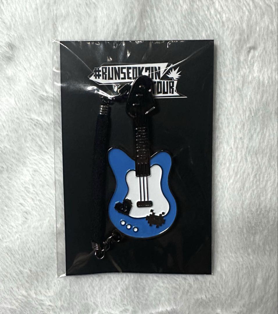 

[Б/У] RUNSEOKJIN_EP.TOUR Эксклюзивный гитарный шарм для площадки в Гояне