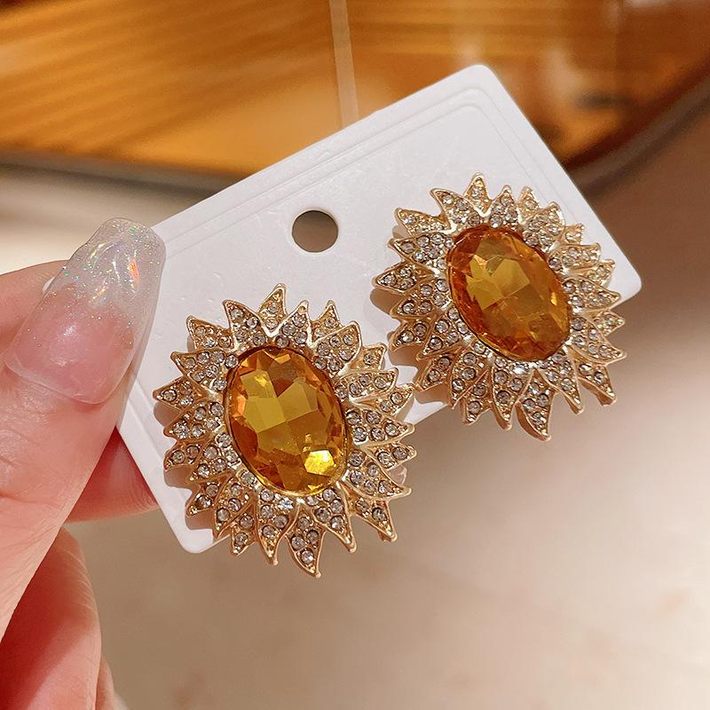 

Silver needle gold sunflower diamond stud earrings niche simple fashion earrings temperament light luxury high-end earrings