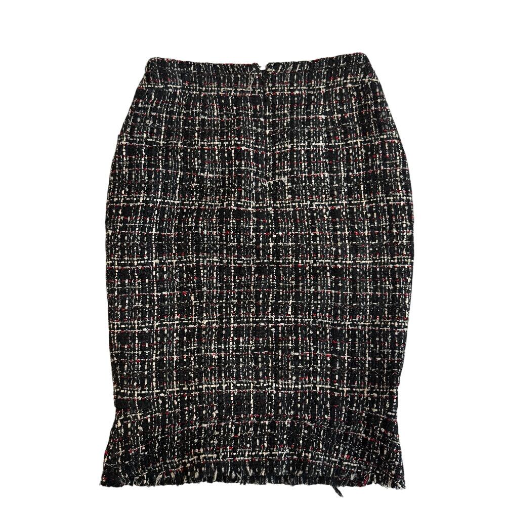 Chanel P26002V16324 Długość do kolan spódnica tweedowa z guzikiem z logo COCO czarny tweed Używana