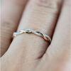 18k Goudkleurig Gedraaide Ring met Micro Pave Zirkonia Steentjes Elegante Sieraden voor Vrouwen