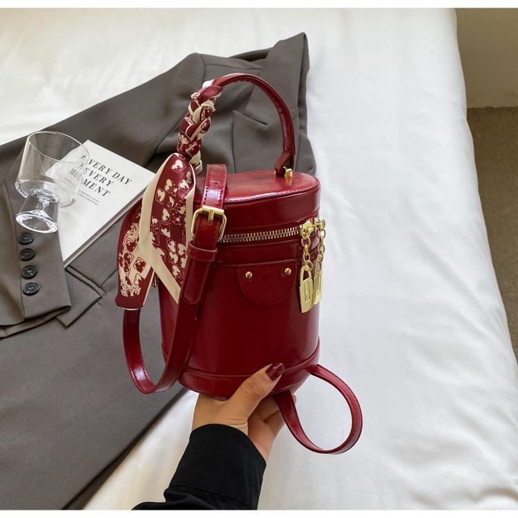 

2025 fashionable new simple and versatile silk scarf hand-held bucket bag daily foreign style exquisite one-shoulder crossbody bag бордовый