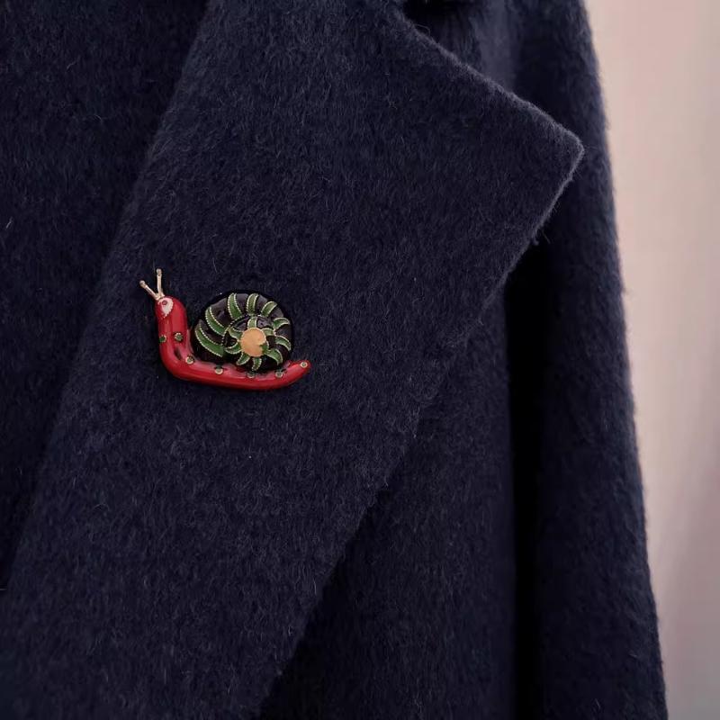 Enamel Snail Brooch Creative Rhinestone Animal Pin Men's and Women's Outerwear Accessories Fashion Badge Gift