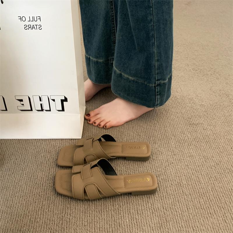 Slippers women's summer wear 2025 new versatile Internet celebrity soft bottom one-word drag non-slip flat bottom cool slippers ins tide