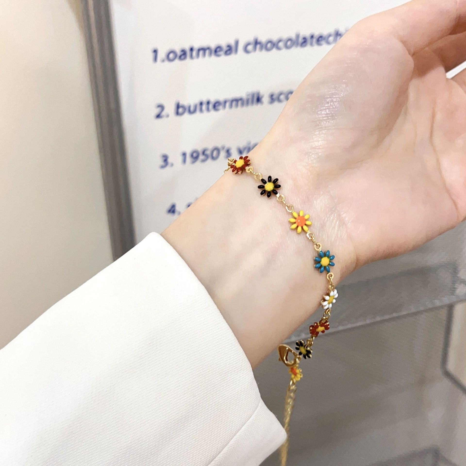

Color niche necklace female~ small fresh daisy flower bracelet neck chain wind contrasting color design collarbone chain