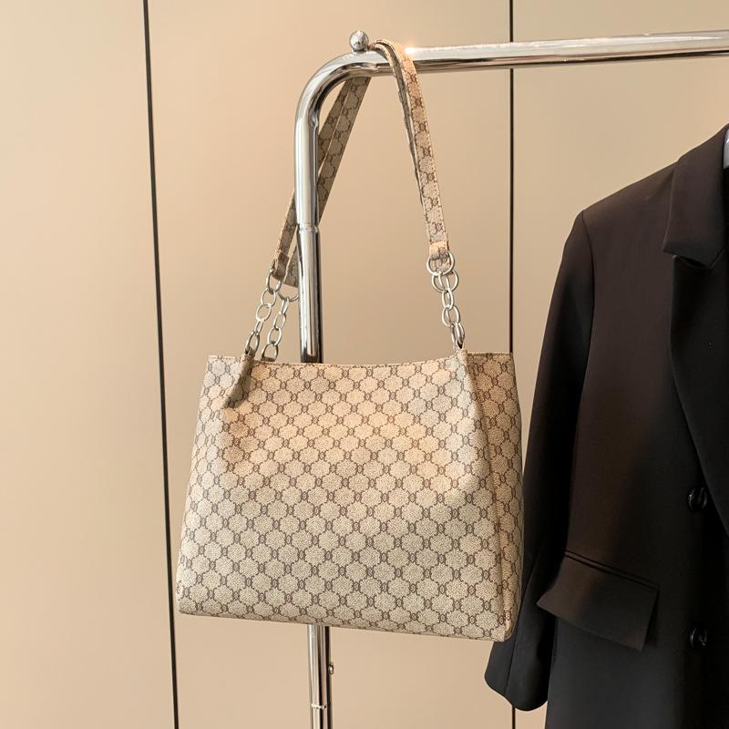 Large Capacity Bag Tote Women's Bag High-end and Fashionable Retro New Shoulder Bag New Casual Commuter Bag