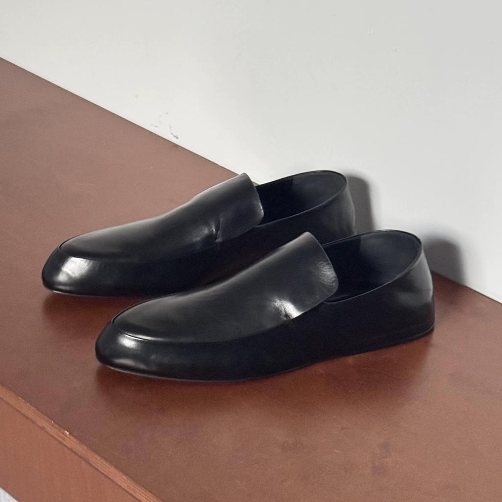 Leather British Style Deep Mouth Pointed Flat Bottom Small Leather Shoes Women's 2025 New Spring Versatile Loafers Commuter Shoes