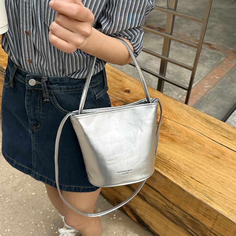 Summer fashion portable small bag women 2025 new simple bucket bag solid color versatile shoulder messenger bag