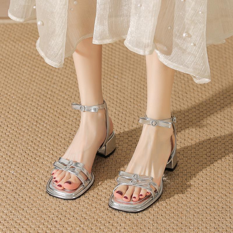 Sommer neue Märchenstil dicker Absatz mit Schnalle silberne Strass-Sandalen Damen Schleife High Heels