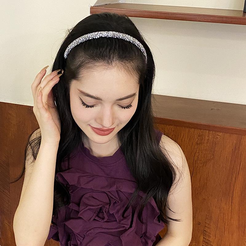 Diamant pannebånd for å rydde ødelagt hår, med sklisikker design. Ny hårnål i 2023-stil for kort hår. Perfekt for kvinner med smell.