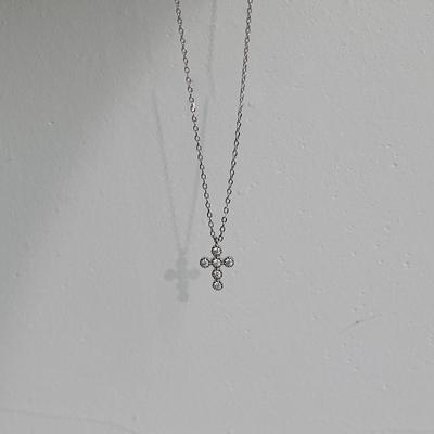S999 Sterling Silber Diamant eingelegte Kreuz Halskette Damen einfache exquisite Anhänger Schlüsselbein Kette Sommer leichte Luxus Minderheit