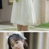 Kleines französisches Retro-Sommerkleid mit Schleife und quadratischem Ausschnitt