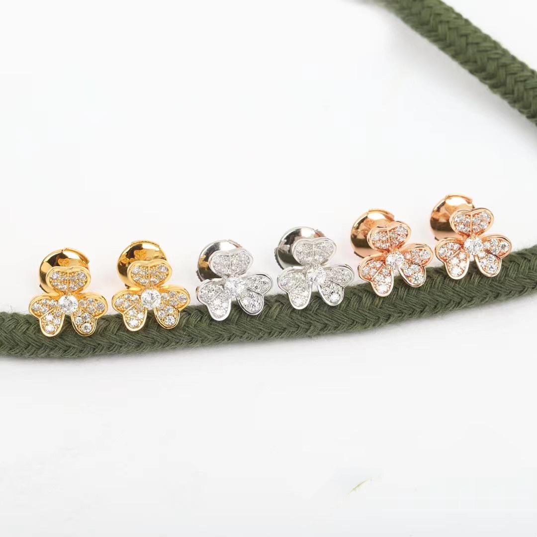 

High Qulity Classic Europe New Popular Brand Luxury Jewelry Earrings For Gold Color Flowers Sweet Romantic Clover Ear Stud ярко-розовый