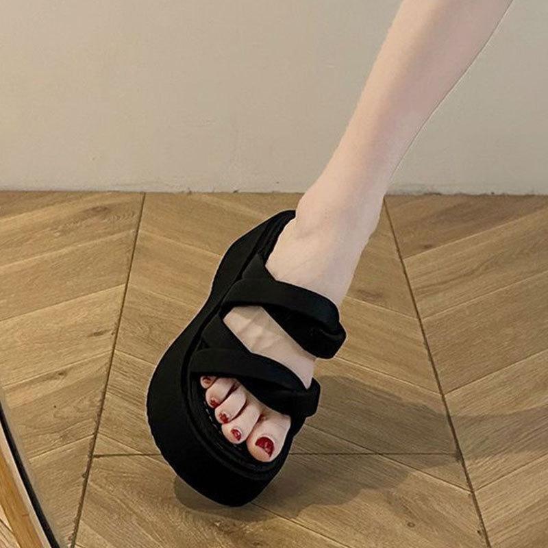 

Красиві зі спідницею, товста підошва, що збільшує зріст, круті капці, жіночий літній одяг, передовий сенс 2025 нові капці-клини на платформі 35 чорний