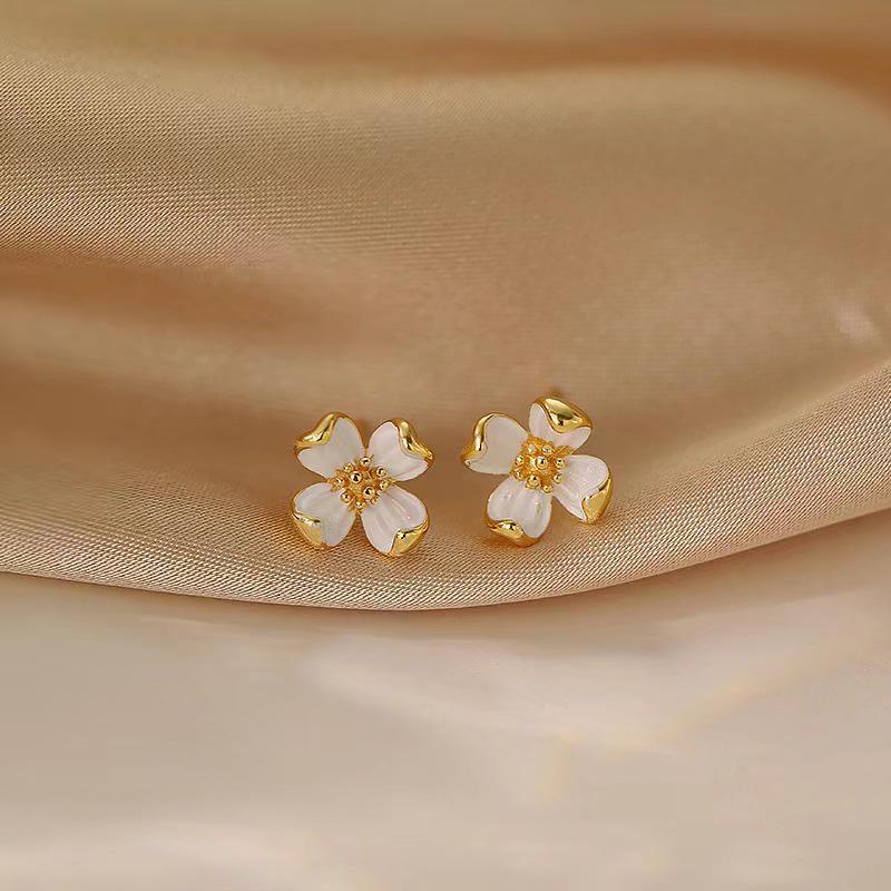 

Серьги-феи в стиле ретро французского лилового цвета — элегантный повседневный образ (2025) лиловый