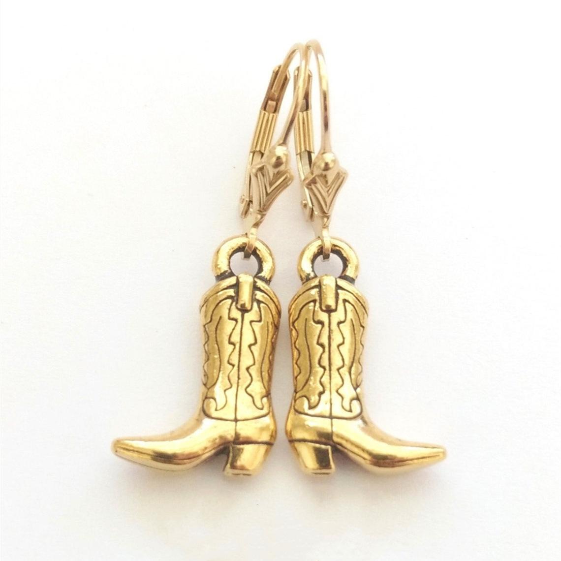 

Retro Creative Gold Color Simulation CowboyWestern Boots Pendant Hoop Earrings for Women Men Personality Jewelry Accessory Gift золотой