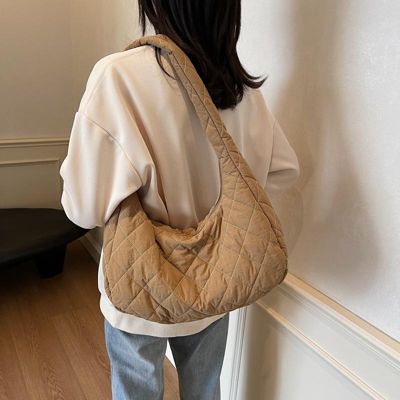 Autumn and winter new diamond shoulder bag casual women's messenger bag large capacity girls fashion casual round neck tote bag
