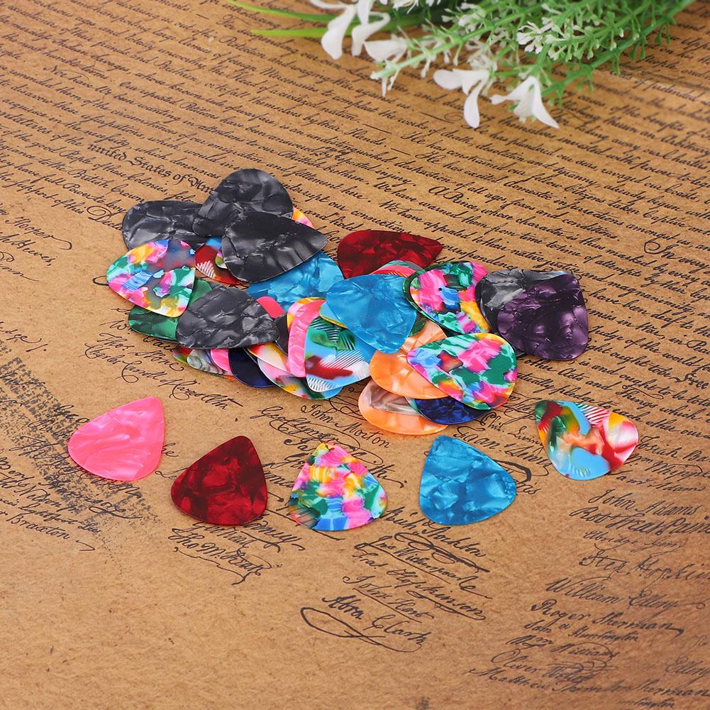 50 Stücke Celluloid Gitarre Picks Plektren 0,7mm Musical Instrumente Zubehör(0,7 mm)