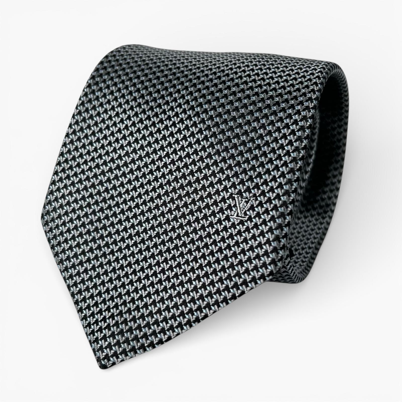 Отличный галстук LOUIS VUITTON Cravate вышивка LV серый шелк мужской M72996 Б/у