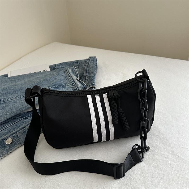 

Повседневная модная сумка-мессенджер 2024 года, летняя новая простая модная сумка через плечо для женщин чёрный