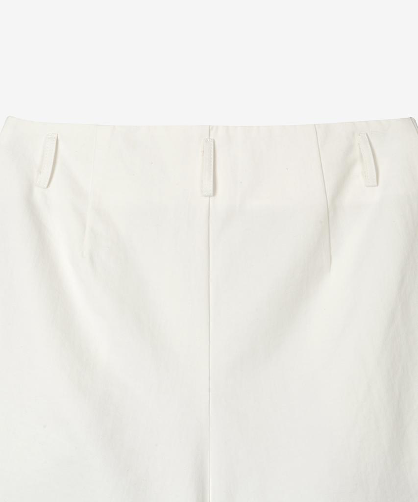 BASIKA Daily Double-Pleated Cotton Shorts (White)
