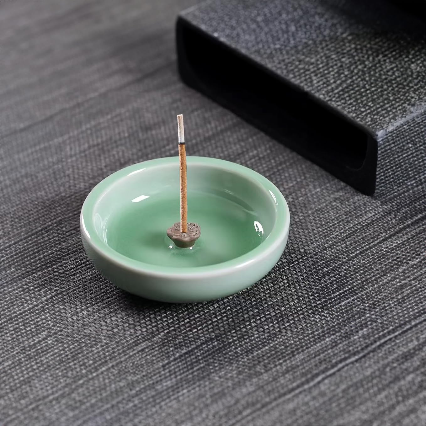 

HOTINBO Incense Holder, Ceramic, for Incense Sticks, Aromatherapy, and Buddhist Altars, Stylish Incense Burner, Soothing Aid for Yoga, Meditation,