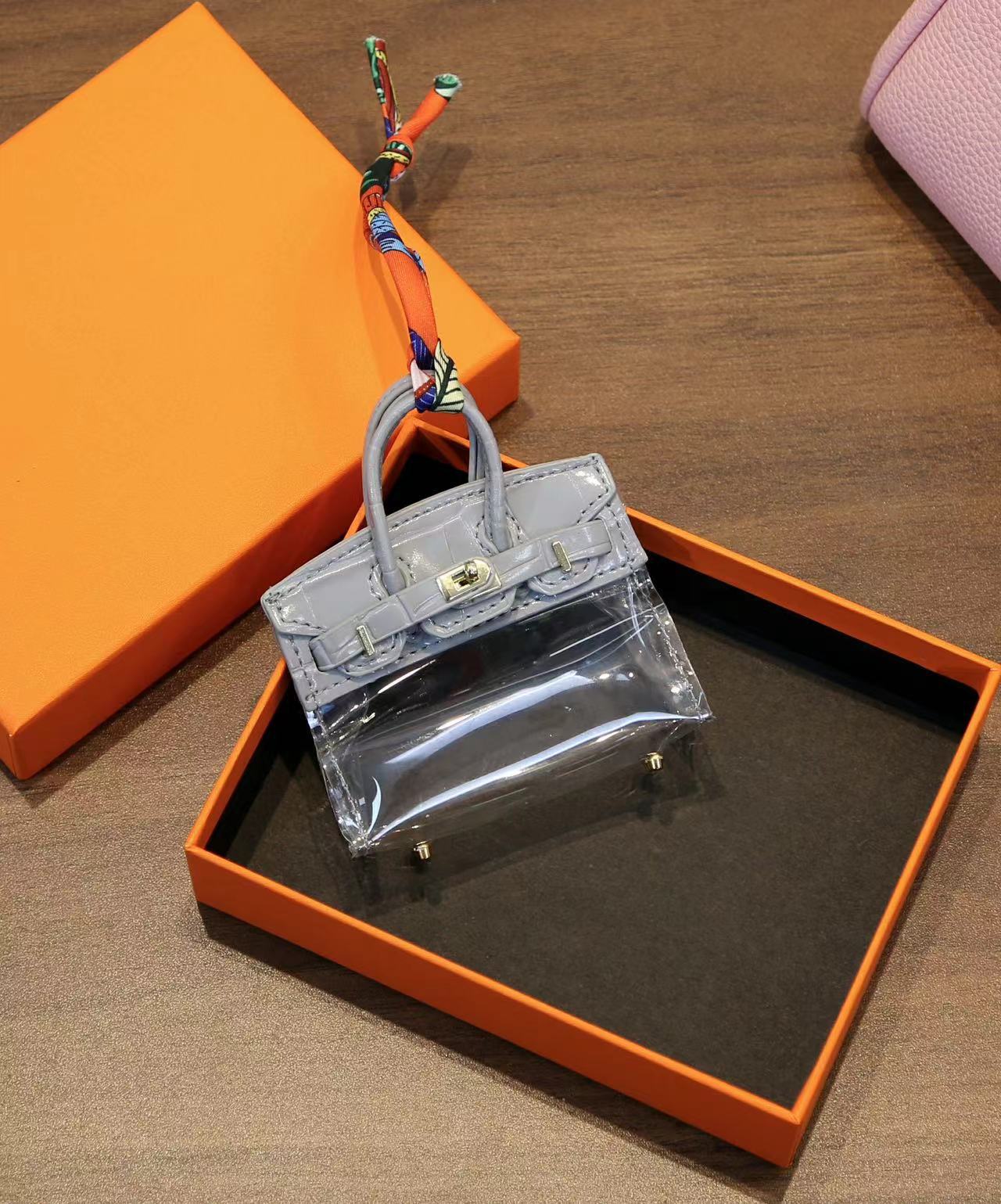 

Інтернет-знаменитість Ключниця Прозора Платинова Сумка Міні-підвіска Навушники Помада Ключі від машини Нульовий Гаманець Автоаксесуари Для Жінок 8.5x3x10cm світло-сірий колір