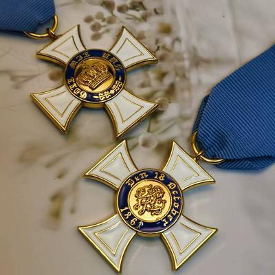 Replica Prussian Crown Cross Knightly Hohenzollern Royal Family/Order of the Royal Order, Pin