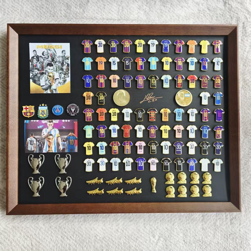 Football shirt badges, photo frames, souvenirs and merchandise – gifts for your boyfriend’s birthday or other special occasions