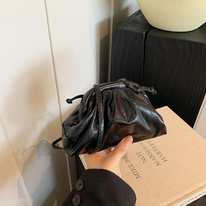 French Niche Small Bag Women's Bag New Simple and Fashionable Summer Beautiful Crossbody Bag Pleated Shell Bag