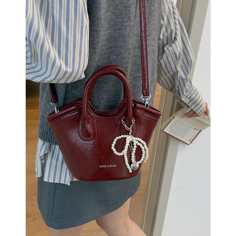 High-end Light Luxury Vegetable Basket Bag Women's New Niche Design Portable Bucket Shoulder Bag