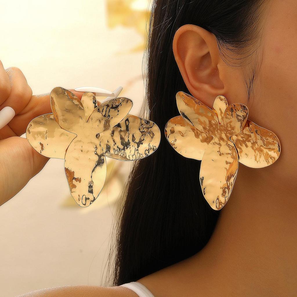 Retro Exaggerated Luxury Alloy Irregular Flower Earrings For Women