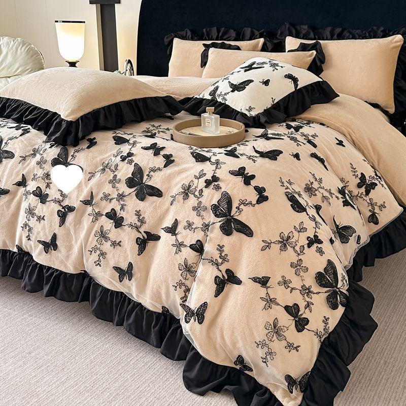 G5ZG5Z Korean Winter Velvet 4-Piece Set: Princess Style with Double-Sided Fleece and Lace Edging Quilt Cover.