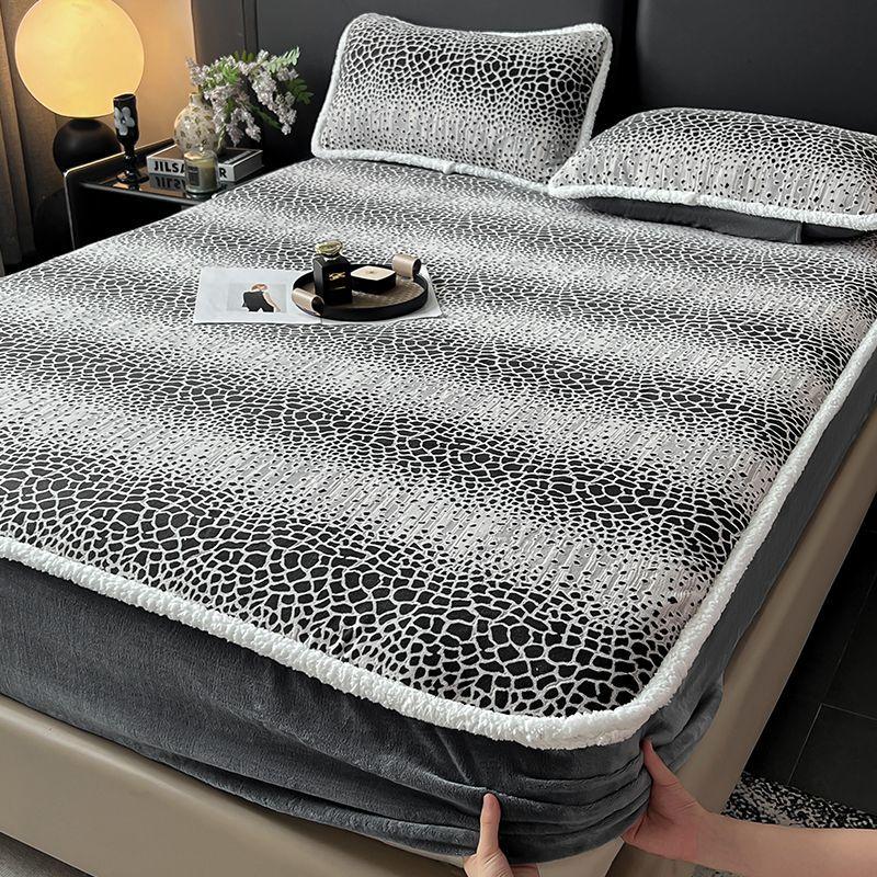 Home carved milk velvet fitted sheet single piece winter plus velvet mattress protector cover full cover bed