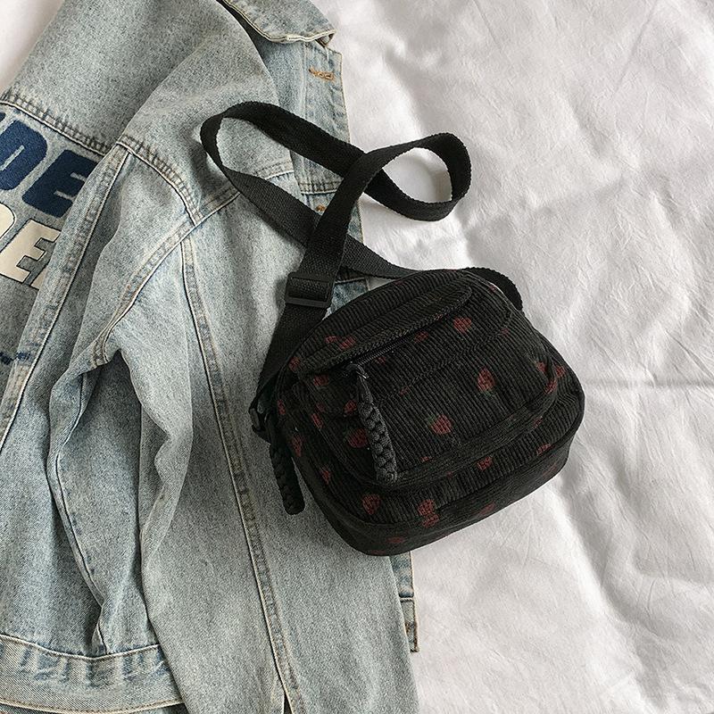 

Высококачественная ретро вельветовая наплечная сумка кроссбоди маленькая квадратная сумка 2025 лето новая простая повседневная сумка для мобильного телефона чёрный